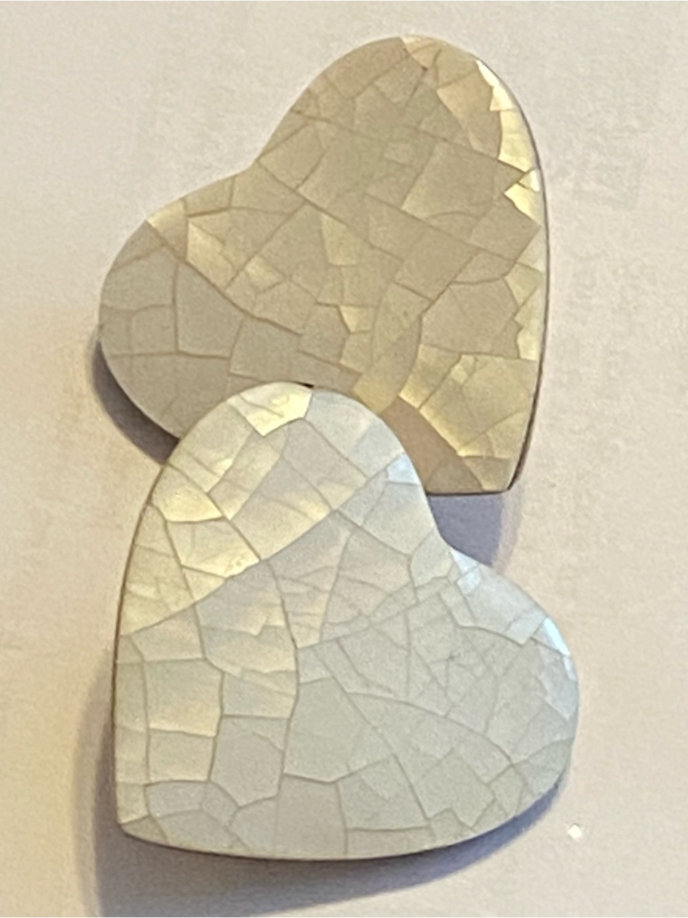 Vintage White Shatter Heart mosaic Crackle Accent Pair clip earrings - Unbranded